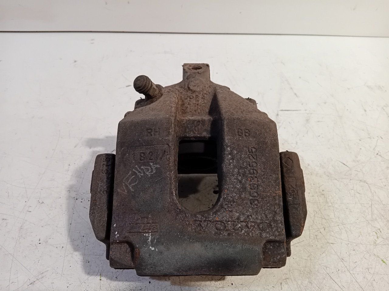 Remklauw rechts achter Volvo XC90, Onderdelen@venauto.nl, Van der Ven Autorecycling B.V., Gebruikt, Ettenseweg 76, 4706 PB Roosendaal, The Netherlands