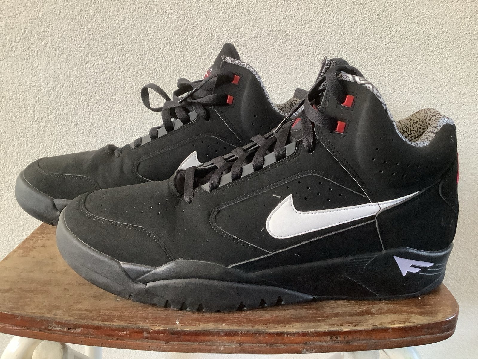 Nike Flight Legacy Sneakers - Zwart met rode accenten, Ophalen of Verzenden, Zo goed als nieuw, Zwart, Sneakers of Gympen