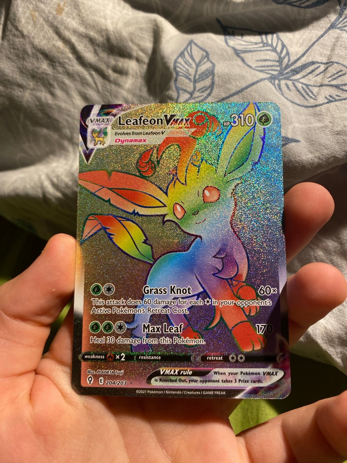 Leafeon VMAX Rainbow perfece conditie (204/203), Ophalen of Verzenden, Zo goed als nieuw, Losse kaart, Foil