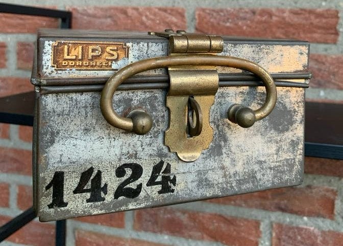 Antieke Bankcassette Lips Dordrecht - 1910-1930, Ophalen of Verzenden