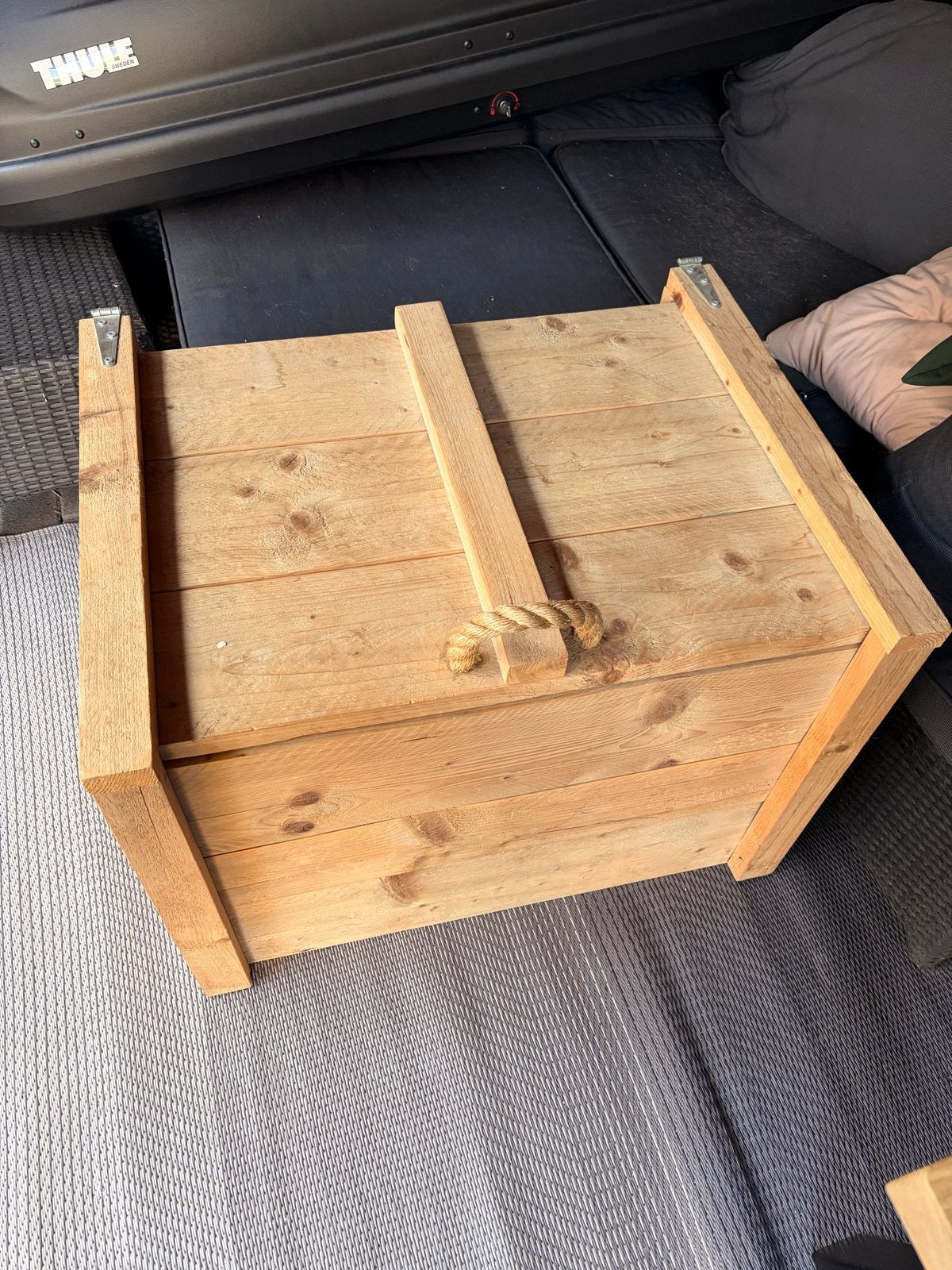 Stevige houten kist met touw handvat, Ophalen, 50 tot 100 cm, Zo goed als nieuw, 5 – 50
