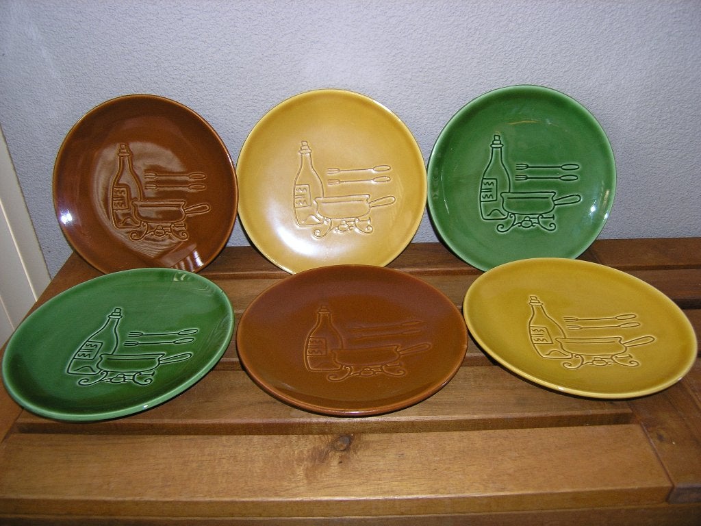 6 Vintage ronde fonduebordjes 2x groen, 2x geel en 2x bruin, Gebruikt, Keramiek, Vintage, Ophalen of Verzenden