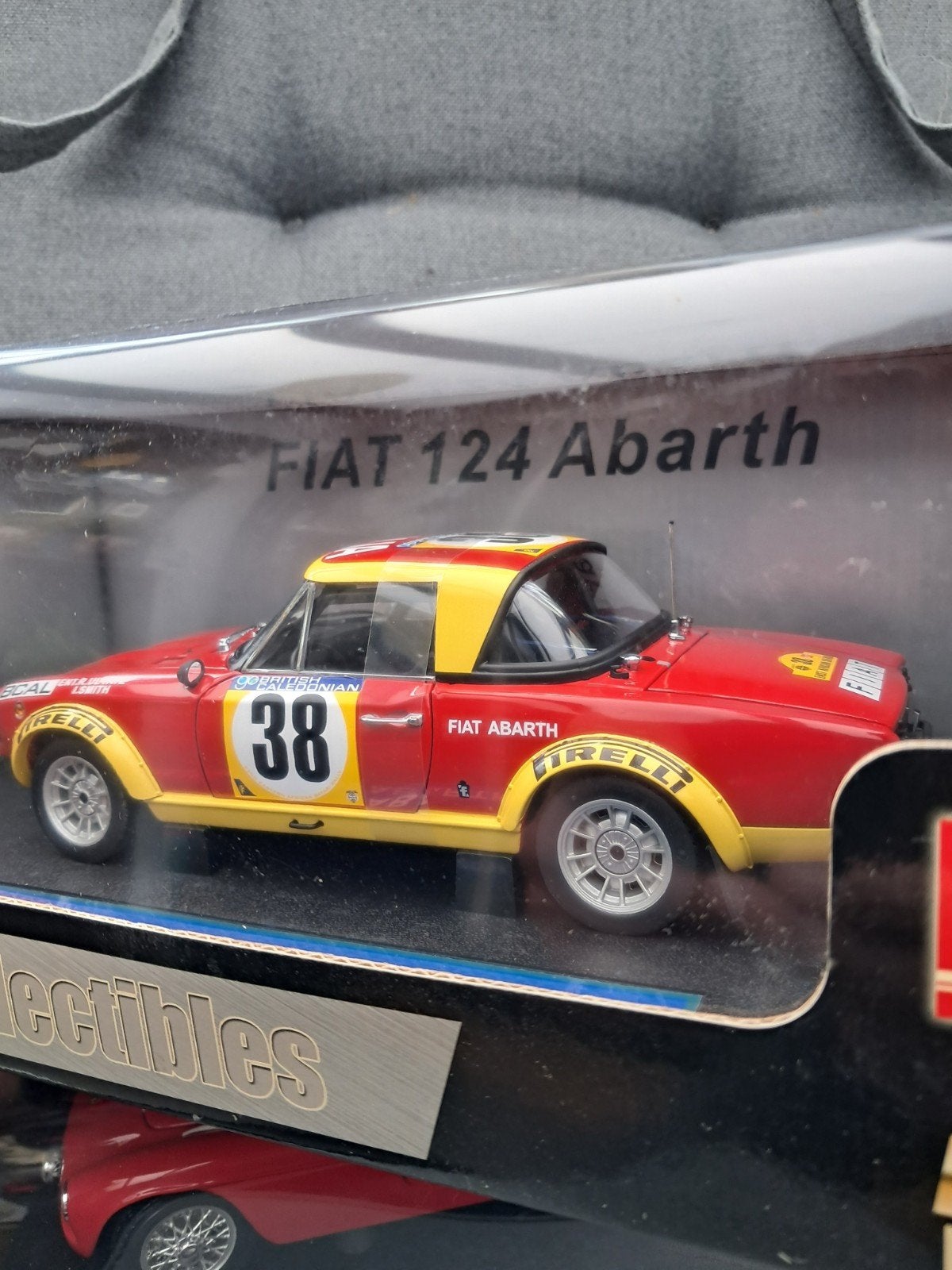 Sun Star Fiat 124 Spider Schaal 1:18 Nieuw in doos, Ophalen of Verzenden, Nieuw, Auto, Sun Star
