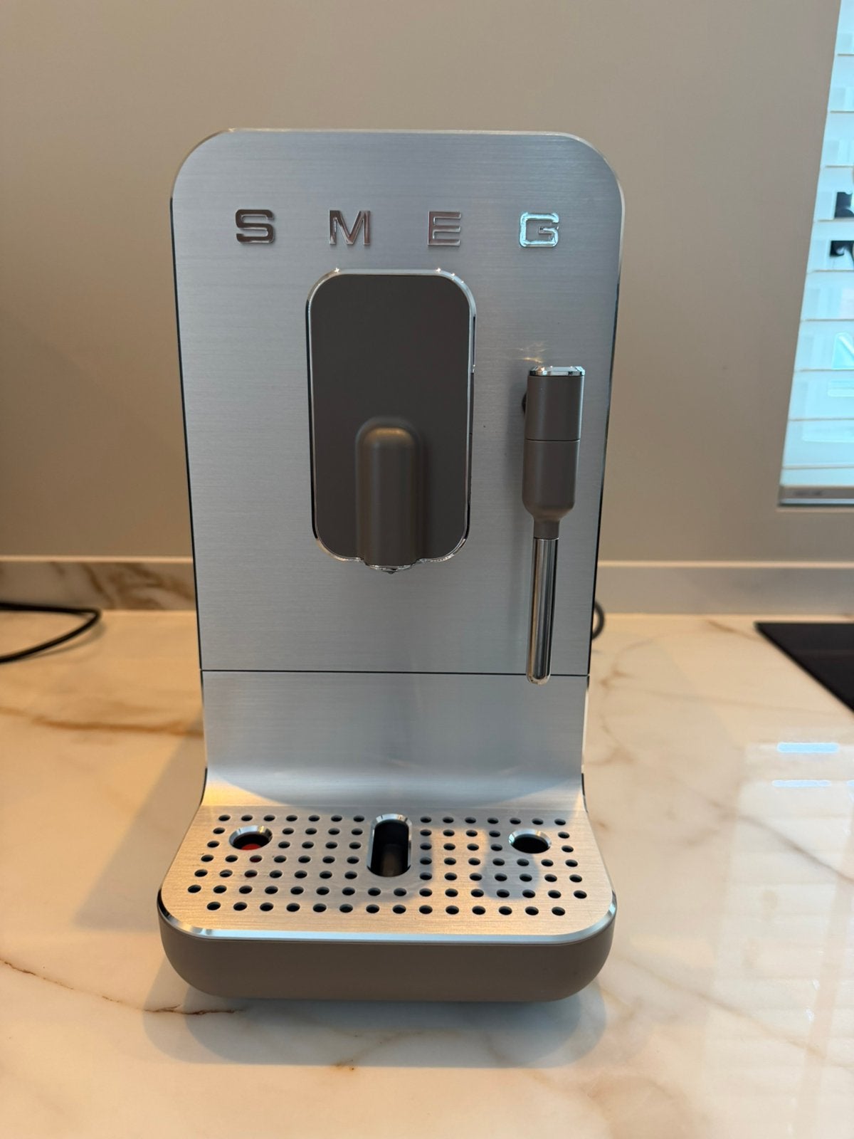 Smeg BCC12TPMEU Volautomatische Espressomachine - Mat Taupe, Ophalen, Afneembaar waterreservoir, Espresso apparaat, Koffiebonen