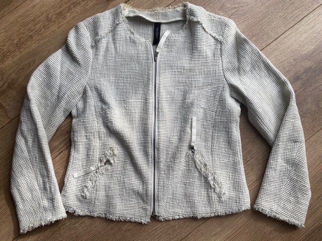 Marccain cremekleurig gebreid jasje mt 38-40 ZGAN, Maat 38/40 (M), Overige kleuren, Ophalen of Verzenden, Zo goed als nieuw