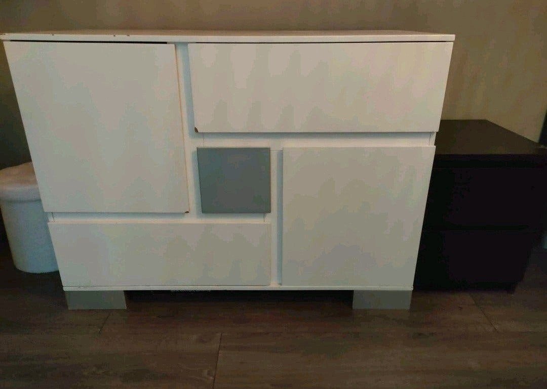 Witte ladekast met 5 vakjes en deurtjes - Gebruikt, Huis en Inrichting, Ophalen, Gebruikt, 100 tot 150 cm, 5 laden of meer