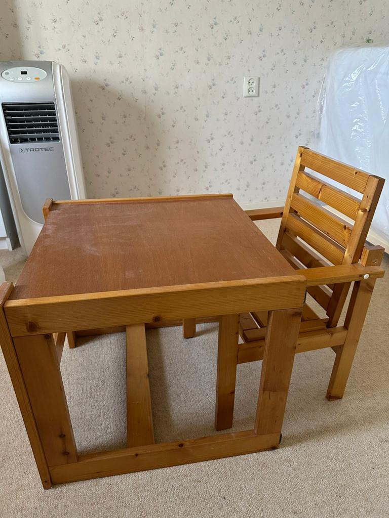 Houten kinderstoel en tafel, als hoge eetstoel om te bouwen, Kinderen en Baby's, Kinderkamer | Tafels en Stoelen, Ophalen, Gebruikt