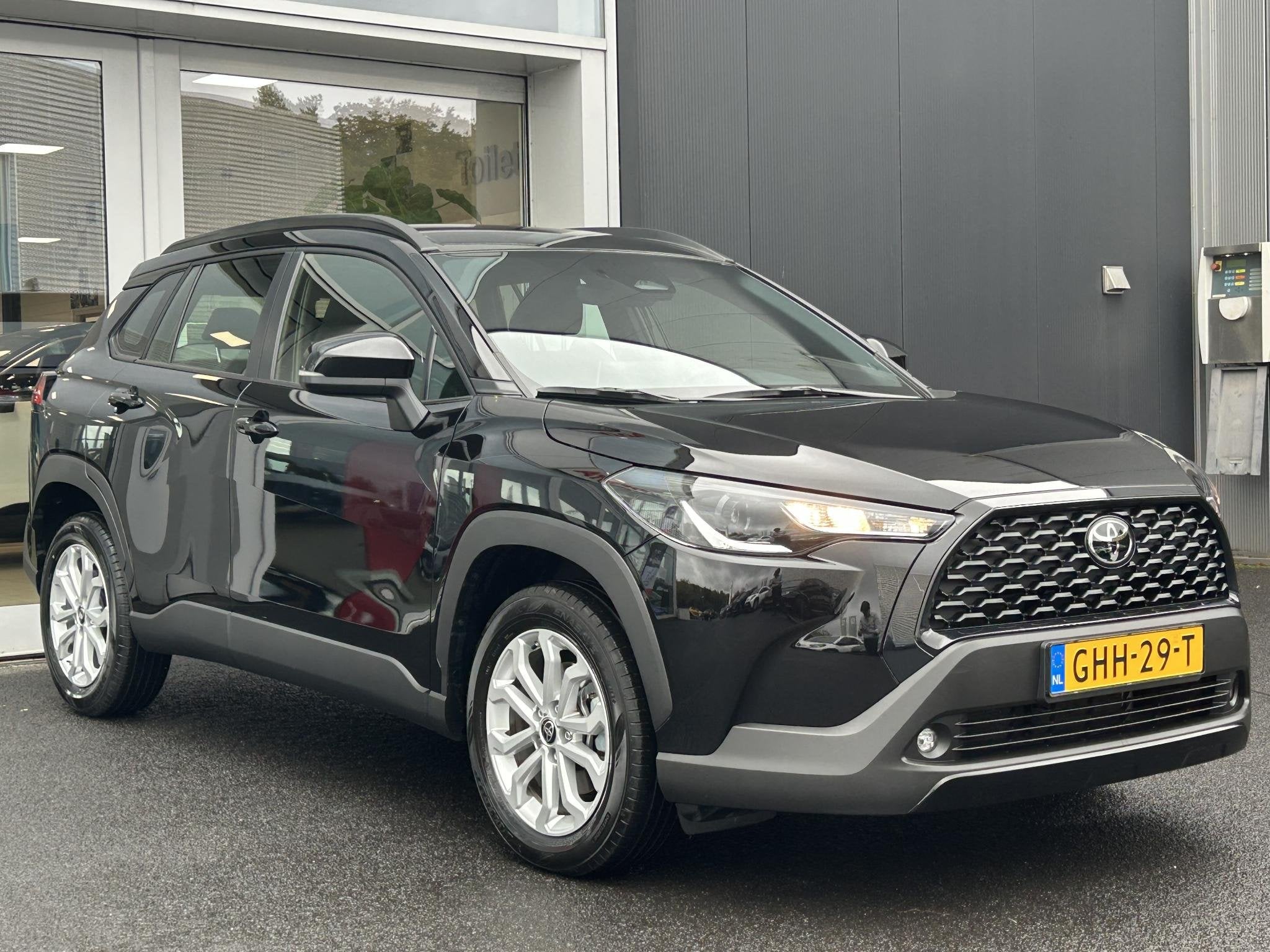 Toyota Corolla Cross Hybrid 140 Active | Achteruitrijcamera, Auto's, Stof, Gebruikt, Zwart, Origineel Nederlands