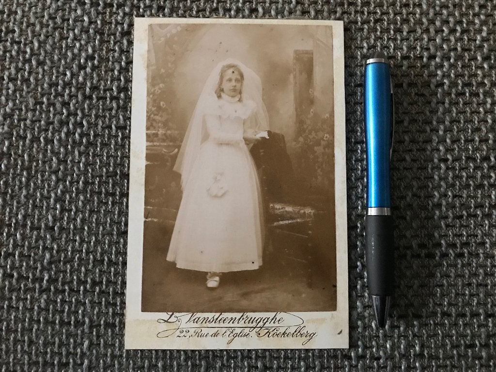 Kabinetfoto Meisje Communie Brussel Vansteenbrugghe, Gebruikt, Foto, Ophalen of Verzenden, Voor 1940