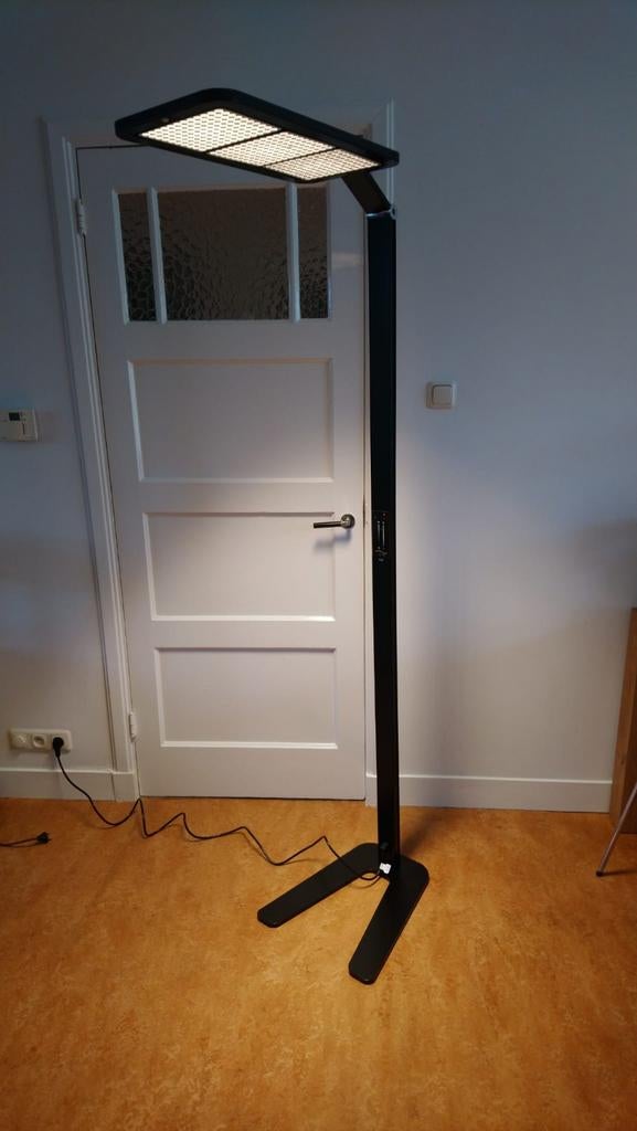 NOVUS Attentia vloerlamp, Ophalen, Glas, Zo goed als nieuw, Modern