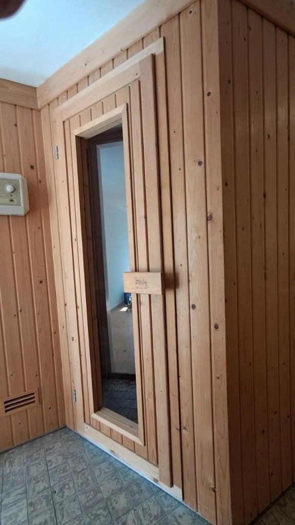 Finse sauna (Bodyfit en Eos), in zeer goede staat, Ophalen, Zo goed als nieuw, Fins of Traditioneel, Complete sauna