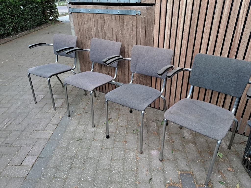 Gratis 4 vintage stoelen, Ophalen, Gebruikt, Twee