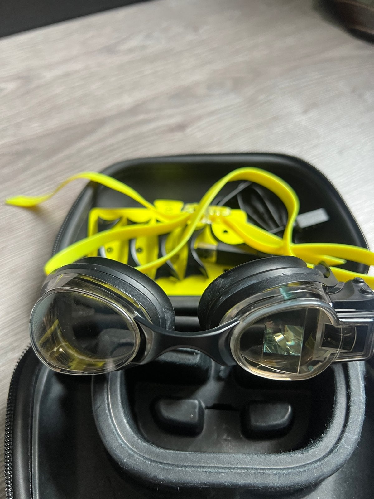 FORM Smart Swim 2 Zwembril met Real-time Display, Ophalen of Verzenden, Zo goed als nieuw