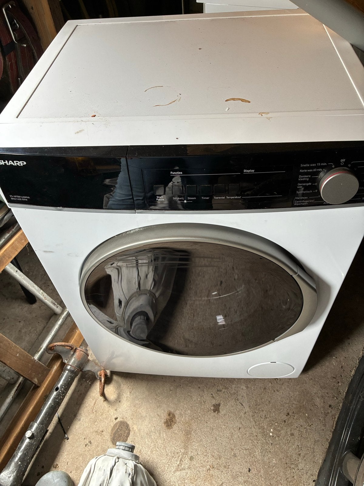 Wasmachine 1,5 jaar oud met hapering, Ophalen, Voorlader, Niet werkend, 85 tot 90 cm