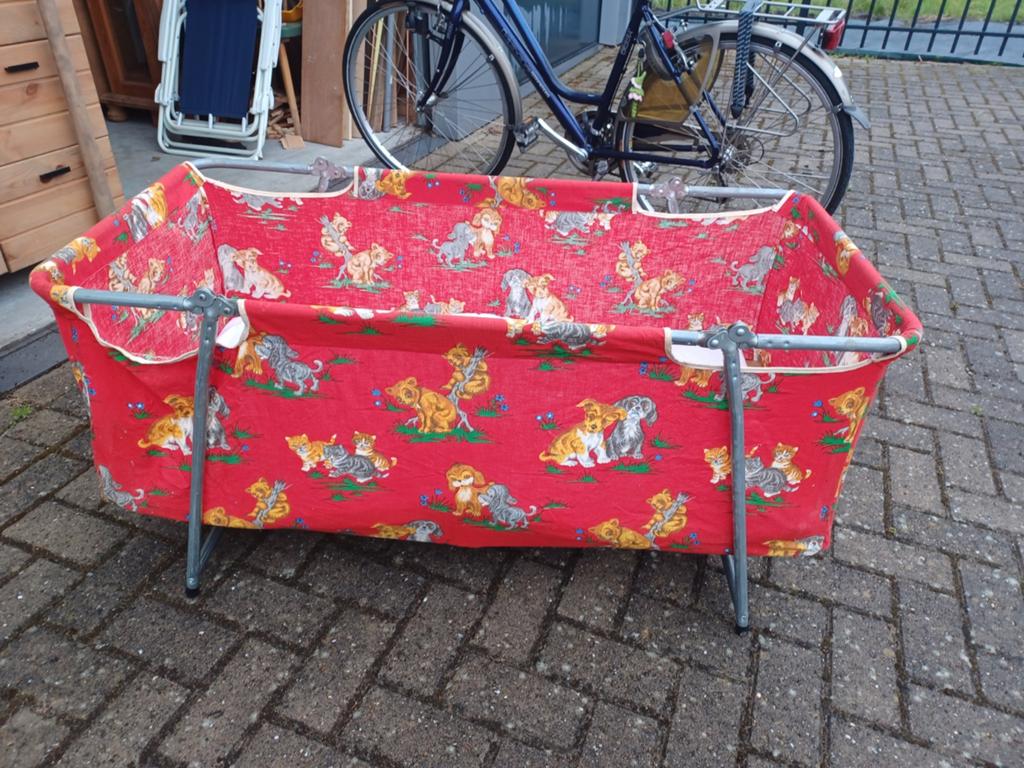 Vintage Kinder camping bedje, Ophalen, Zo goed als nieuw