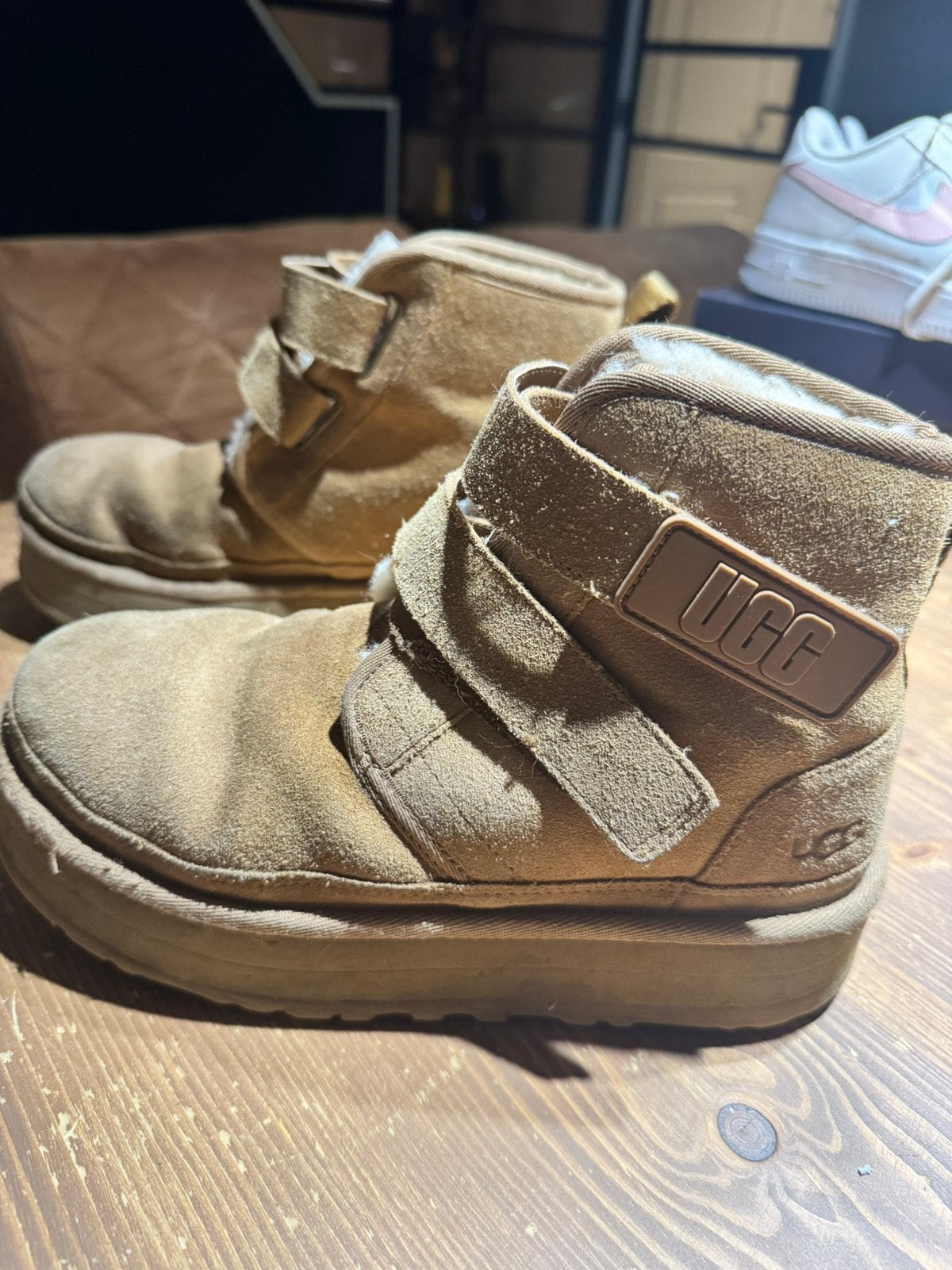 UGG korte laarzen- Chestnut met klittenband maat 36, Ophalen of Verzenden, Zo goed als nieuw, Jongen of Meisje, Laarzen