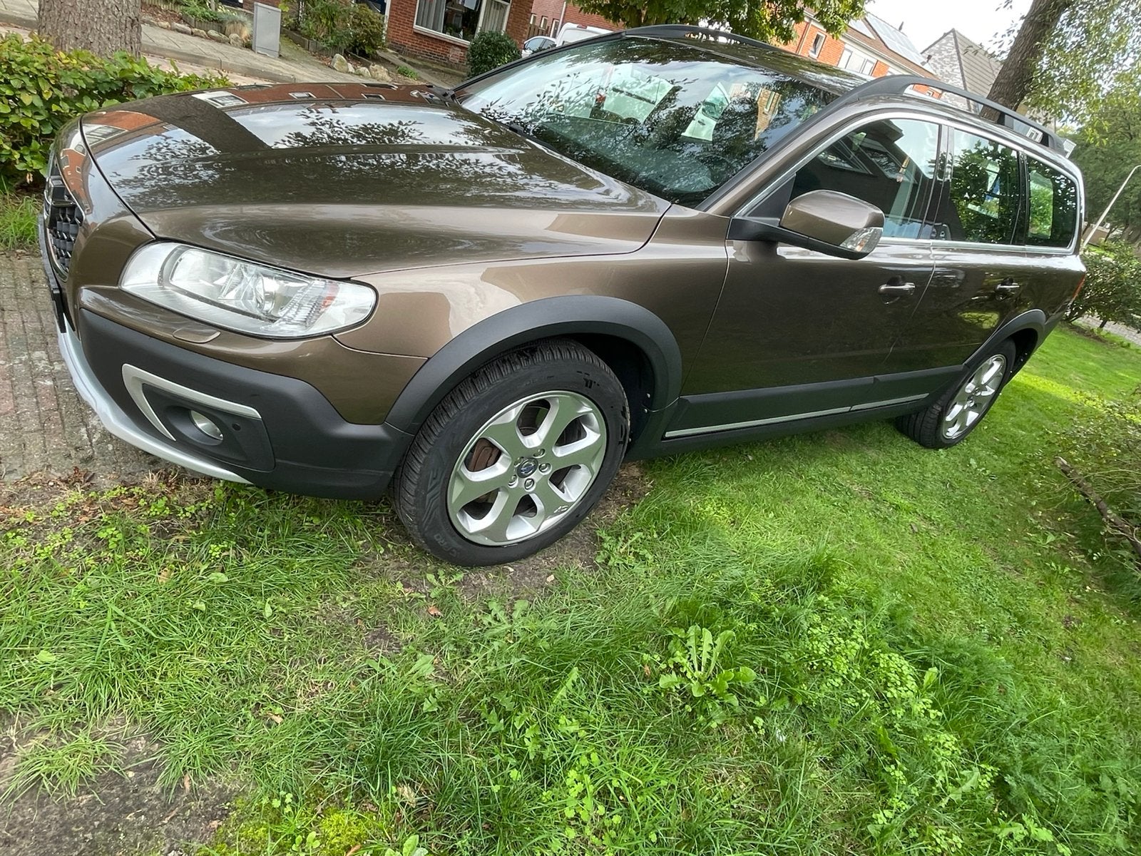 Volvo XC70 2.4 D4 AWD Geartronic 2016 Bruin, 1694 kg, Zwart, 197 €/maand, XC70