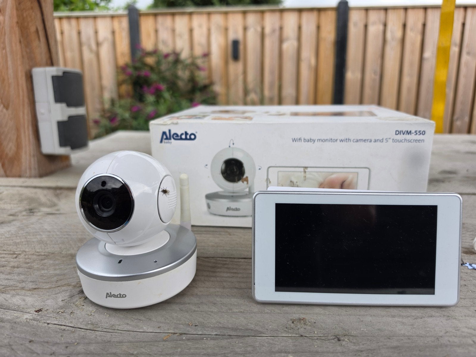 Alecto DIVM-550 Wifi babyfoon met camera en 5" touchscreen, Kinderen en Baby's, Babyfoons, Ophalen of Verzenden, Zo goed als nieuw