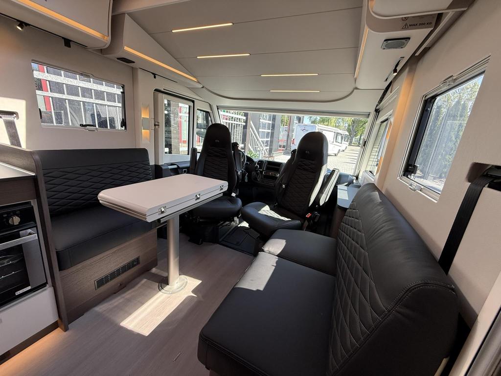 Adria Sonic Supreme 700 DL - 2025 - 180PK - Heavy - Automaat, Luifel, Fiat, 7 tot 8 meter, Bedrijf
