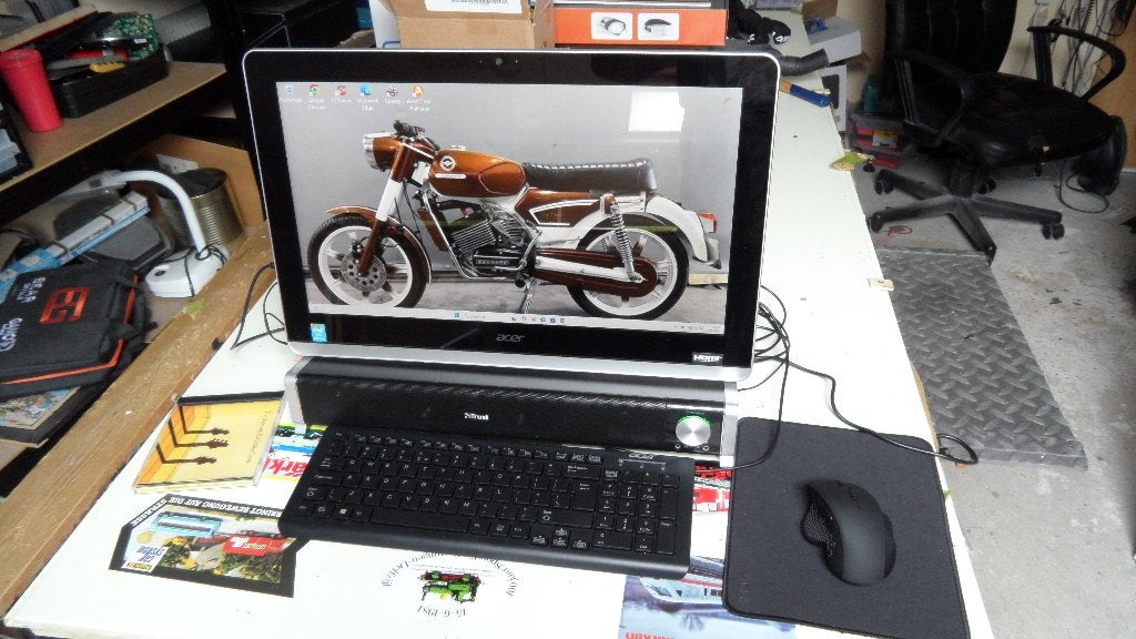 Te koop completen pc met win 11 box muis en muismat, HDD, Met monitor, 8 GB, Zo goed als nieuw
