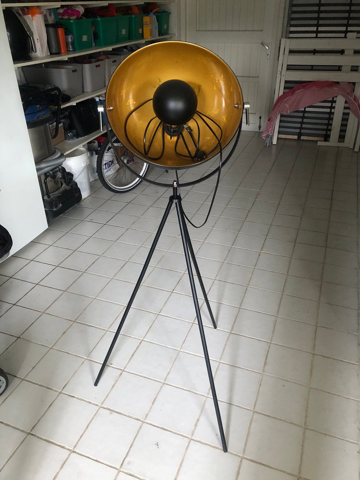 Mooie staanlamp zwart met goud, Huis en Inrichting, Lampen | Vloerlampen, Ophalen of Verzenden, Zo goed als nieuw, Minder dan 100 cm