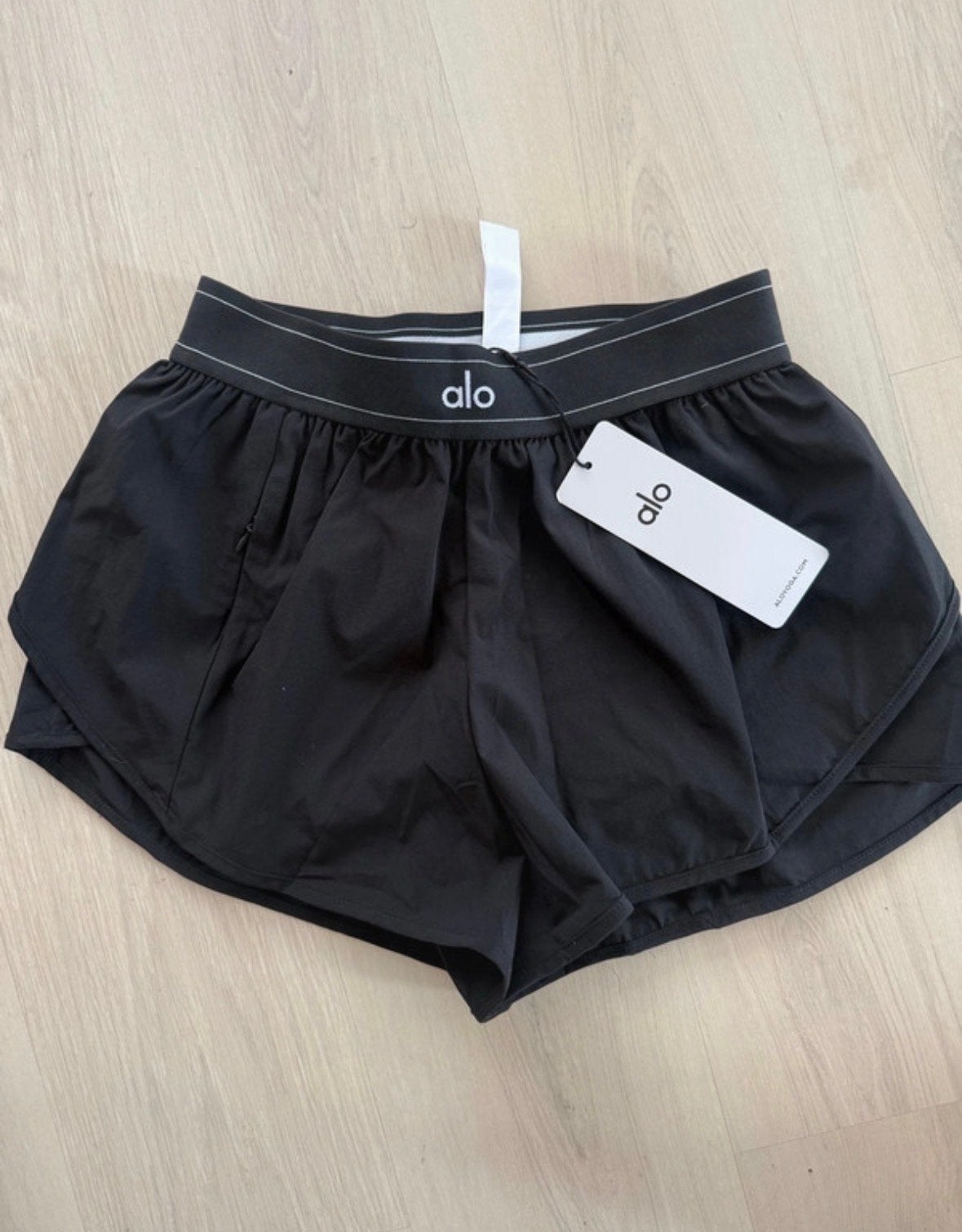 Alo Yoga shorts zwart maat M/P/CH, Maat 38/40 (M), Zwart, Nieuw, Ophalen of Verzenden