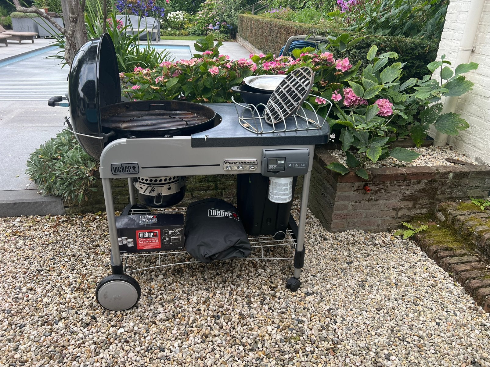 Weber BBQ 57 cm Performer de Luxe, Tuin en Terras, Houtskoolbarbecues, Ophalen, Gebruikt