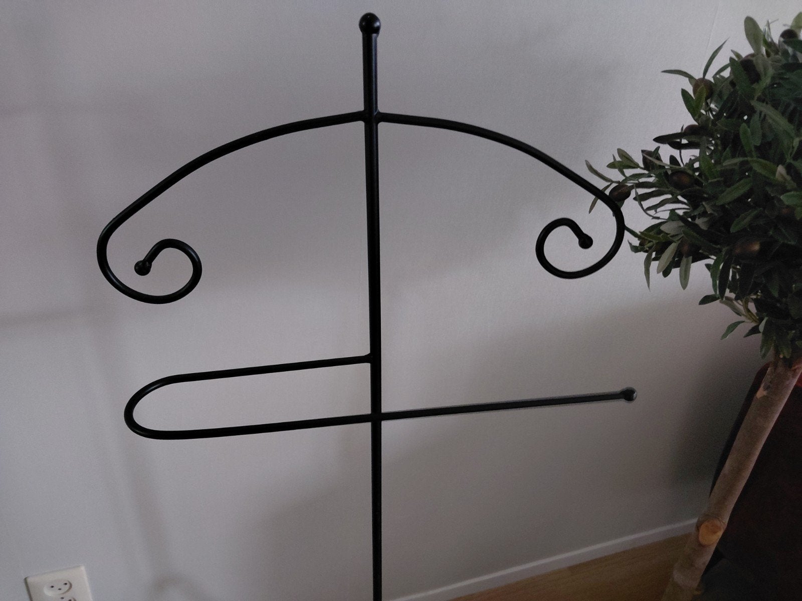 prachtig Ikea Hemnes dressboy kledingrek, Huis en Inrichting, Ophalen, Zo goed als nieuw