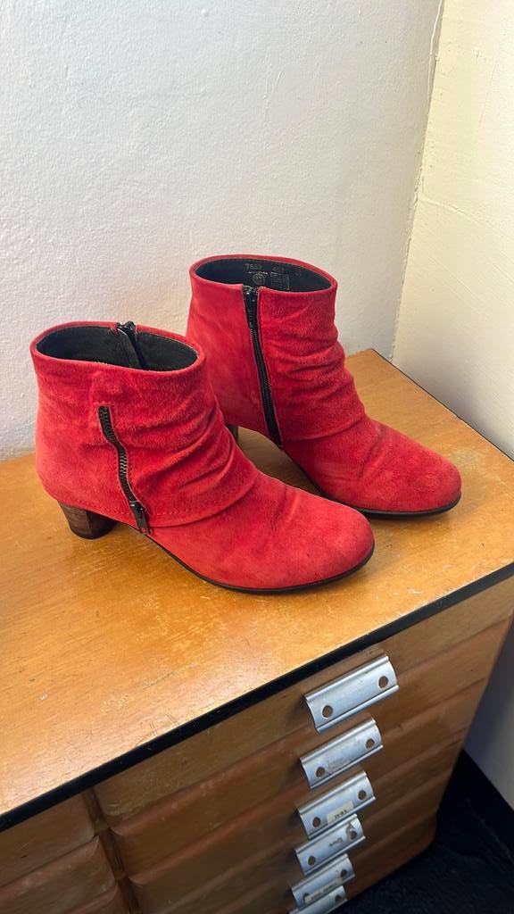 Wolky schoenen weinig gedragen. Maat 39, Lage of Enkellaarzen, Ophalen of Verzenden, Zo goed als nieuw, Rood