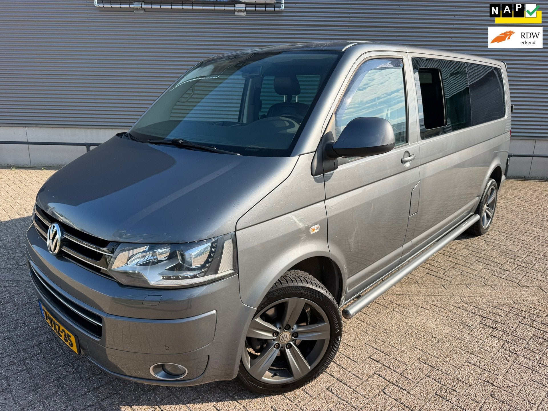 Volkswagen Transporter 2.0 TDI L2H1 DC Comfortline, Auto's, Bestelauto's, Euro 5, Gebruikt, Zwart, 4 cilinders