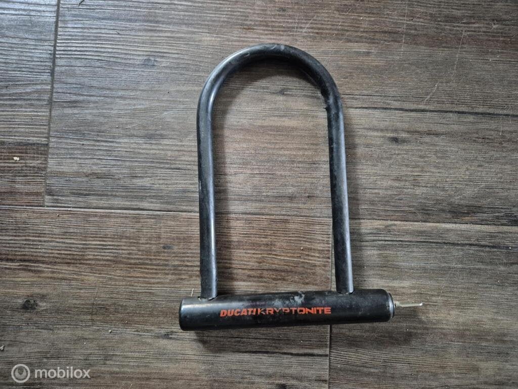Buddyslot beugelslot slot kryptonite origineel Ducati ST, Gebruikt, Factorystore.service@ducati.com, Ophalen of Verzenden, Via Antonio Cavalieri Ducati, 74/5, 74/6, 40132 Bologna BO