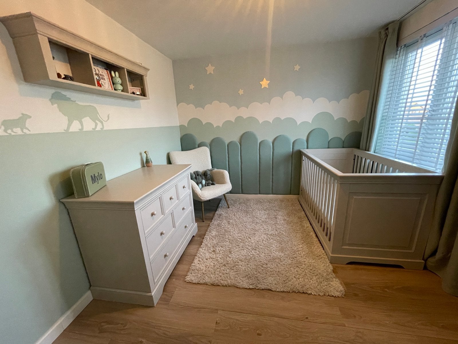 4 delige babykamer Ledikant, Commode, Kledingkast en wandrek, Ophalen, Gebruikt, Jongetje of Meisje