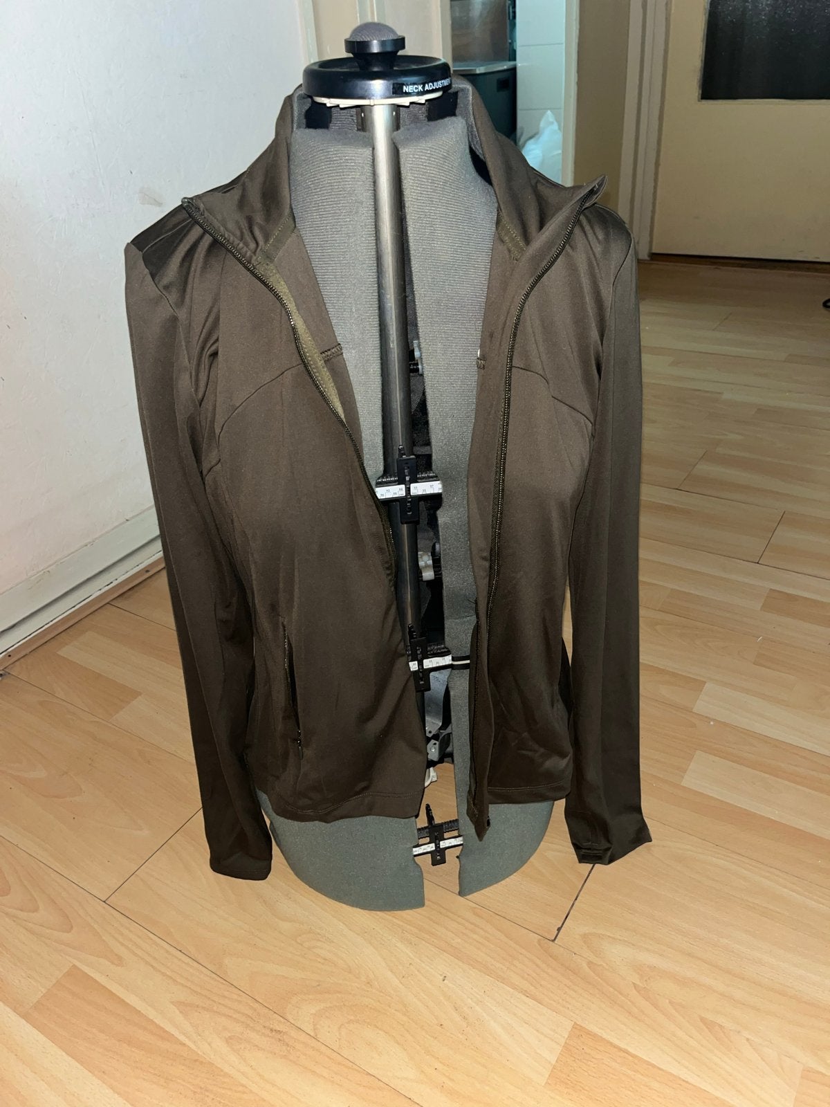 H&M Move sportvest maat 38 in olijfgroen, Ophalen of Verzenden, Gedragen, Maat 38/40 (M), Groen