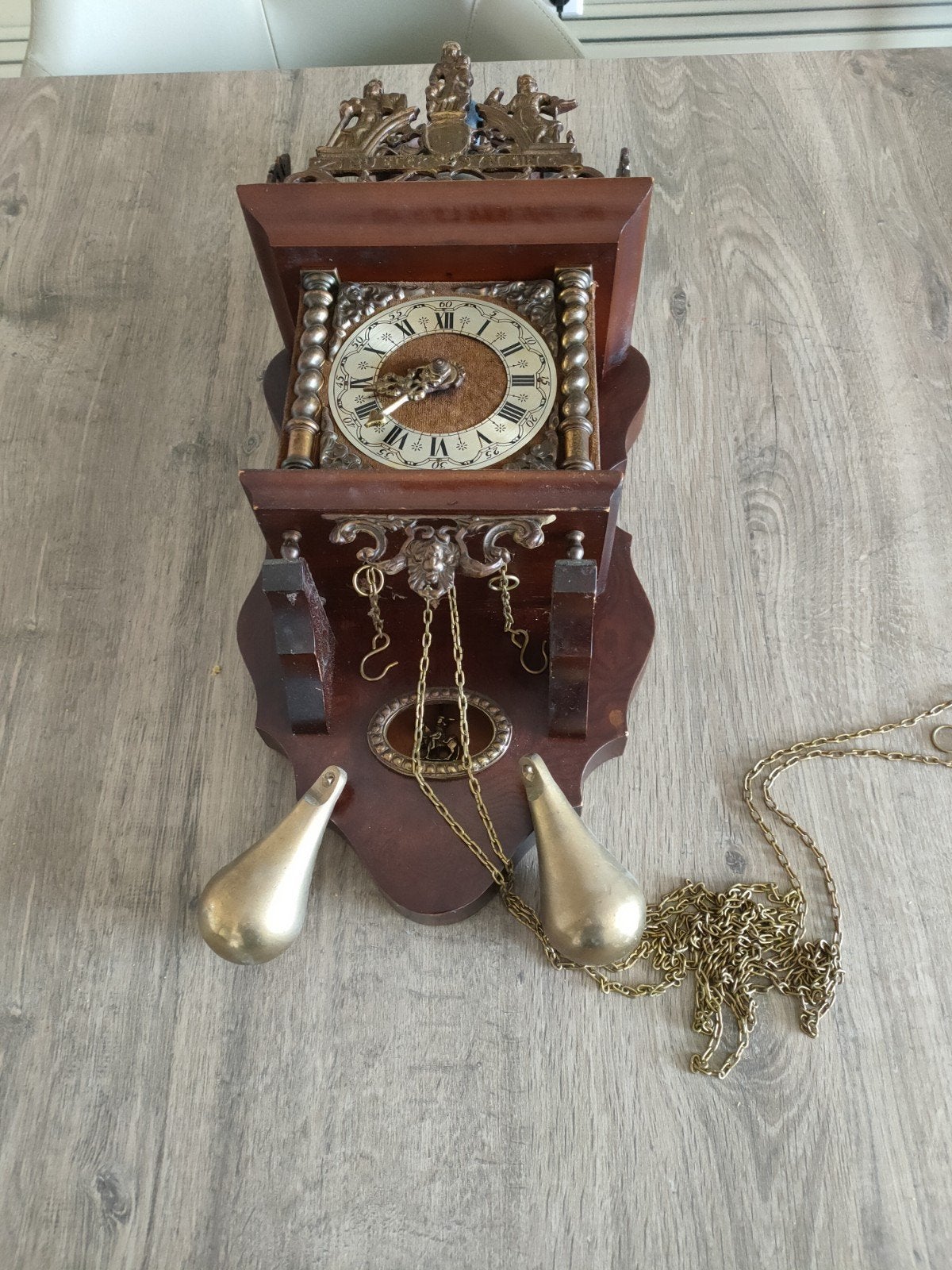 Antieke Wandklok met Koperen Ornamenten, Ophalen