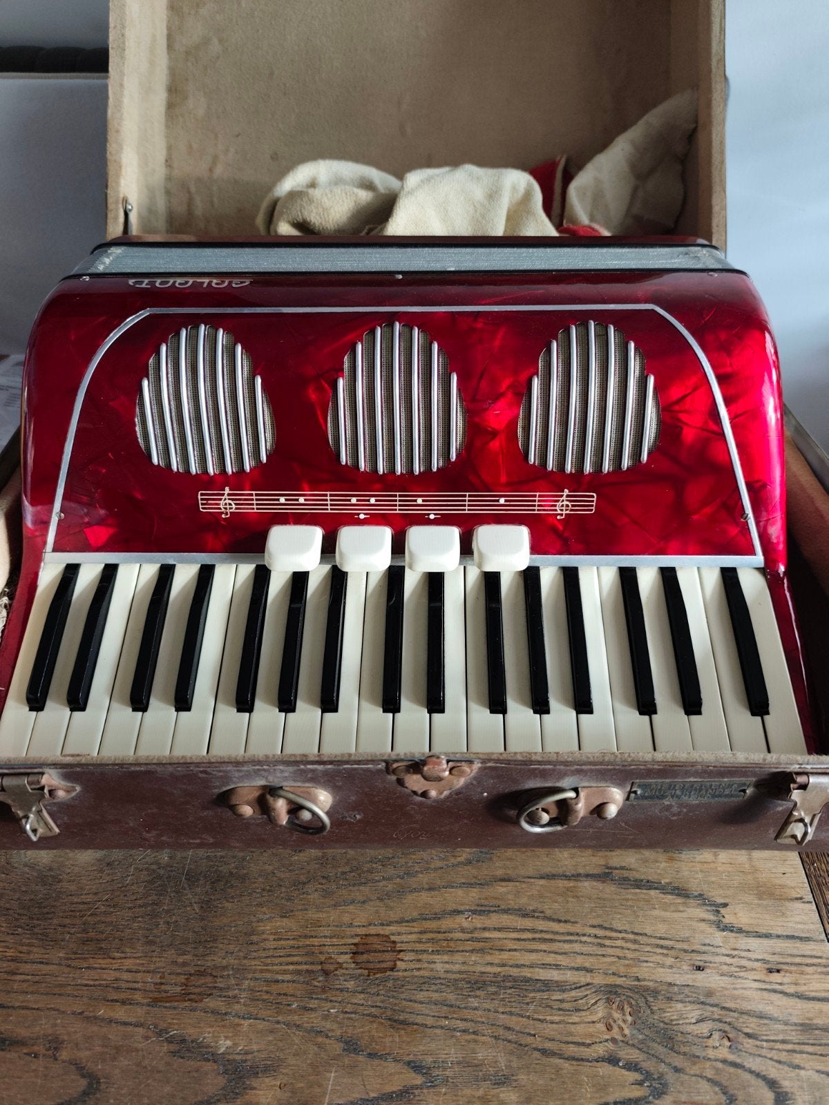 Galanti accordeon rood 80, Muziek en Instrumenten, Gebruikt, 80-bas, Met koffer, Toetsaccordeon