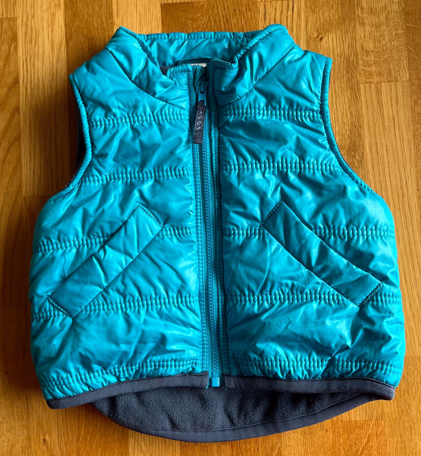 Vestje met capuchon, bodywarmer en spijkerbroek, Ophalen of Verzenden, Zo goed als nieuw, Truitje of Vestje
