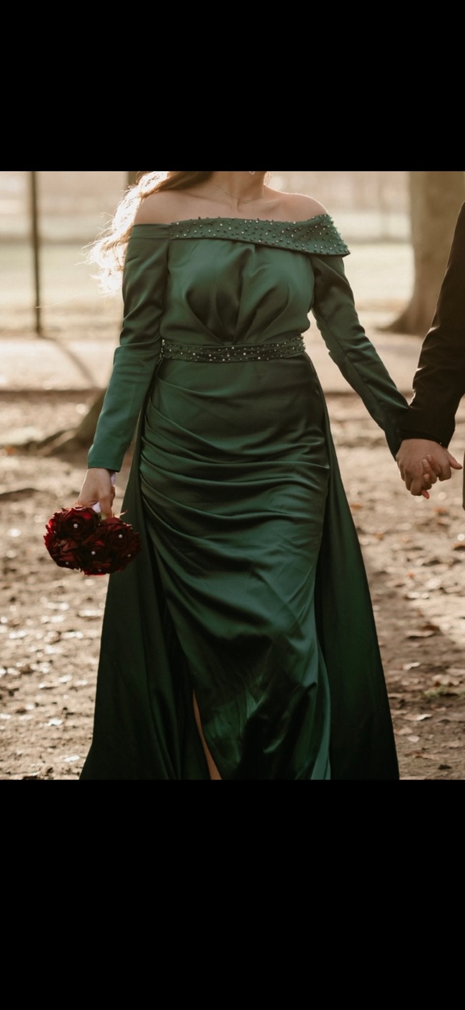 Elegante smaragdgroene galajurk met off-shoulder, Maat 38/40 (M), Galajurk, Ophalen of Verzenden, Zo goed als nieuw