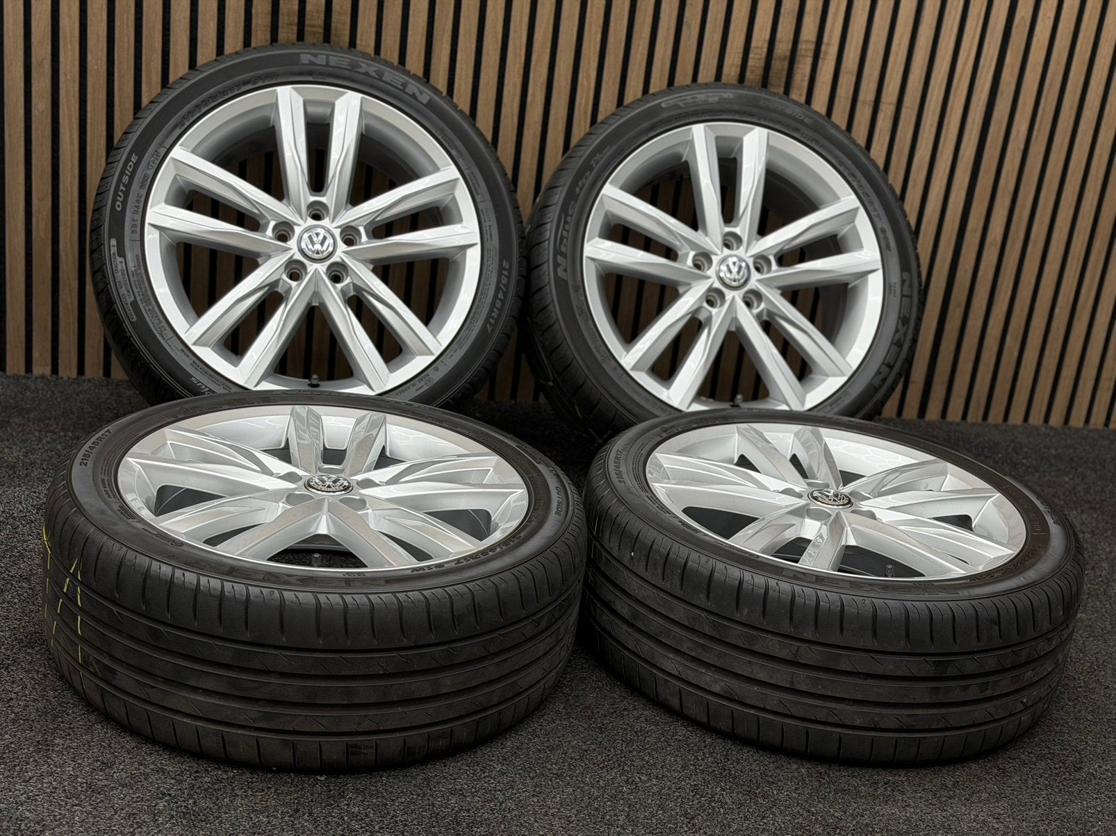 Originele 17 inch VW Polo AW Pamplona 5x100 215/45/17 Nexen, Auto-onderdelen, Banden en Velgen, Ophalen, 215 mm, ., Banden en Velgen