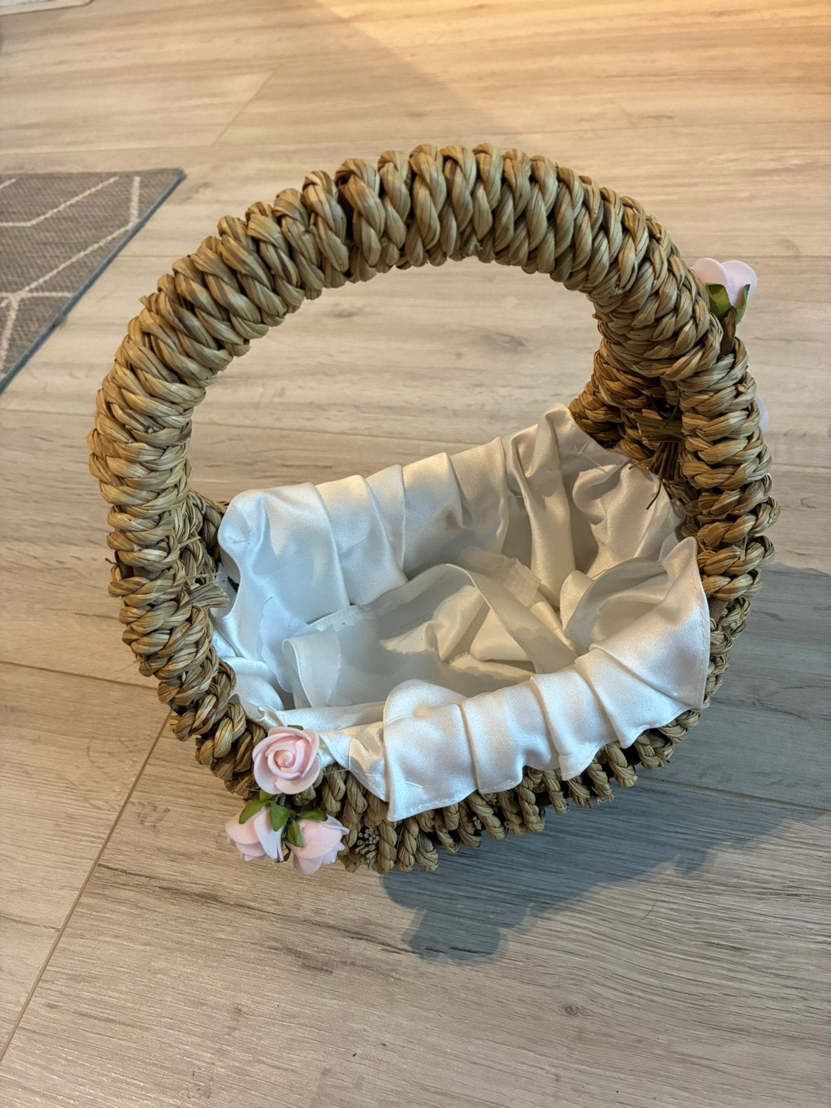 Mandje bloemen bruidsmeisje, Ophalen of Verzenden, Zo goed als nieuw, Versiering, Geboorte of Huwelijk