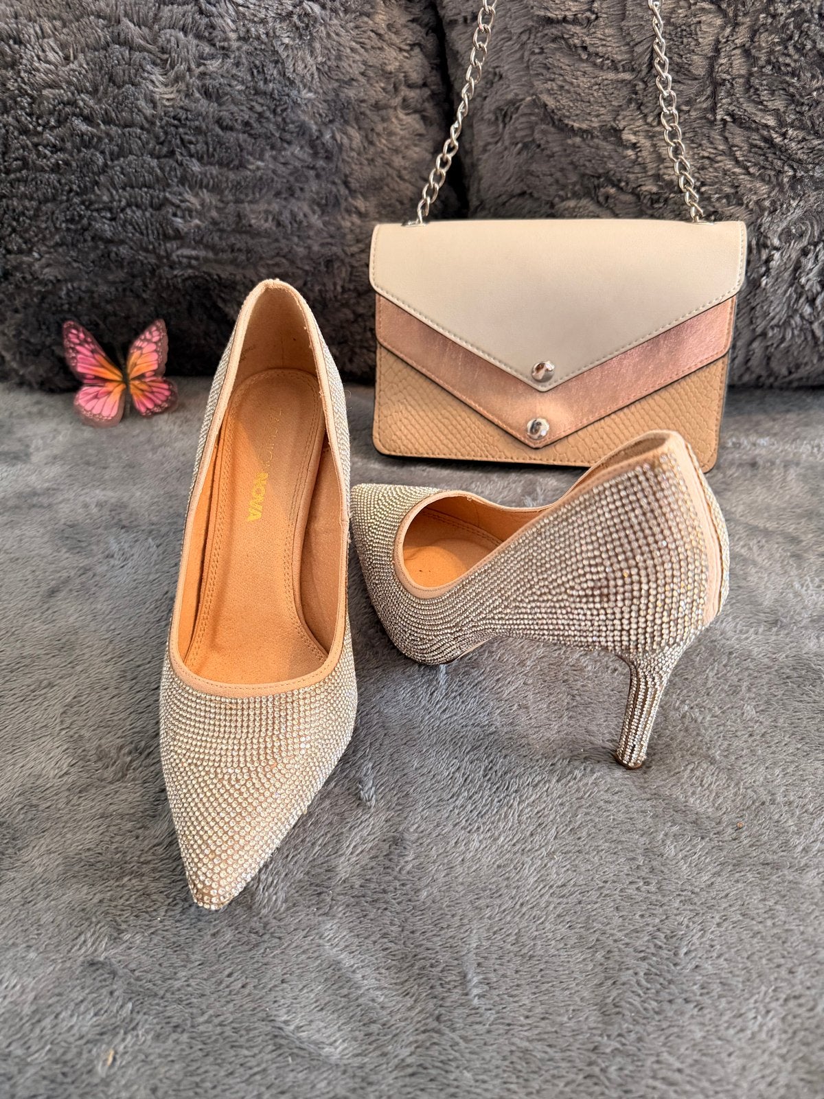 Fashion Nova Strass Pumps & Primark Tas - Maat 36, Kleding | Dames, Ophalen of Verzenden, Gedragen, Beige, Pumps