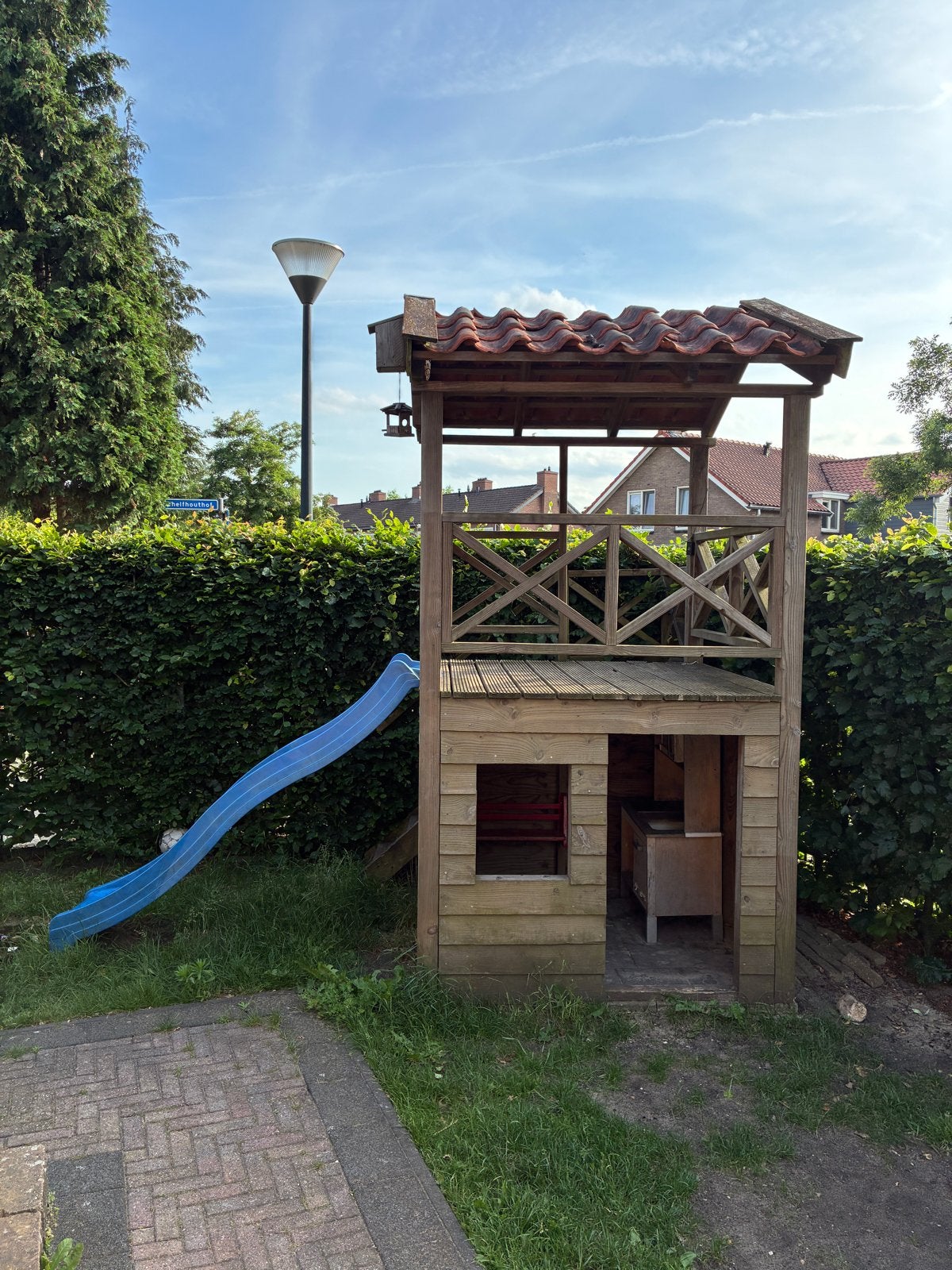 Houten speelhuisje met glijbaan en trap, Ophalen, Gebruikt, Hout