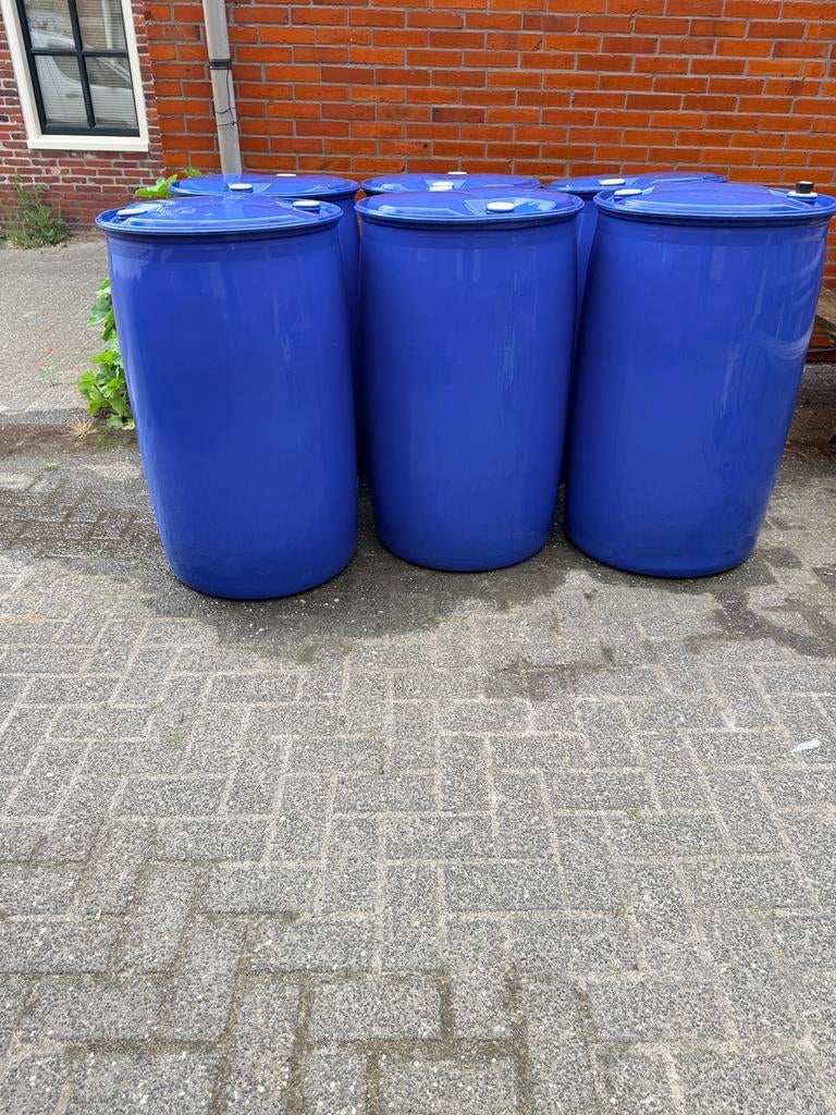 7 blauwe tonnen 200 liter, Tuin en Terras, Regentonnen, 150 liter of meer, Ophalen, Zo goed als nieuw