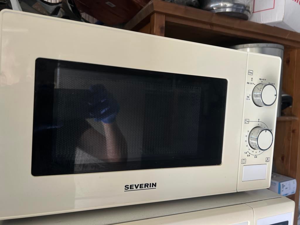 Severin magnetron zeer eenvoudig te bedienen met boekje, Ophalen, Zo goed als nieuw