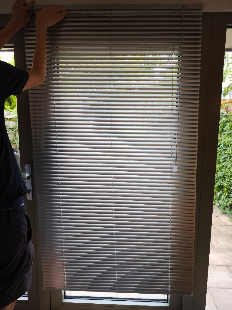 Luxaflex jaloezie zilver, 2 x 160cm br, 1x 100 cm br, Huis en Inrichting, Ophalen, Jaloezie, Gebruikt, Zilver