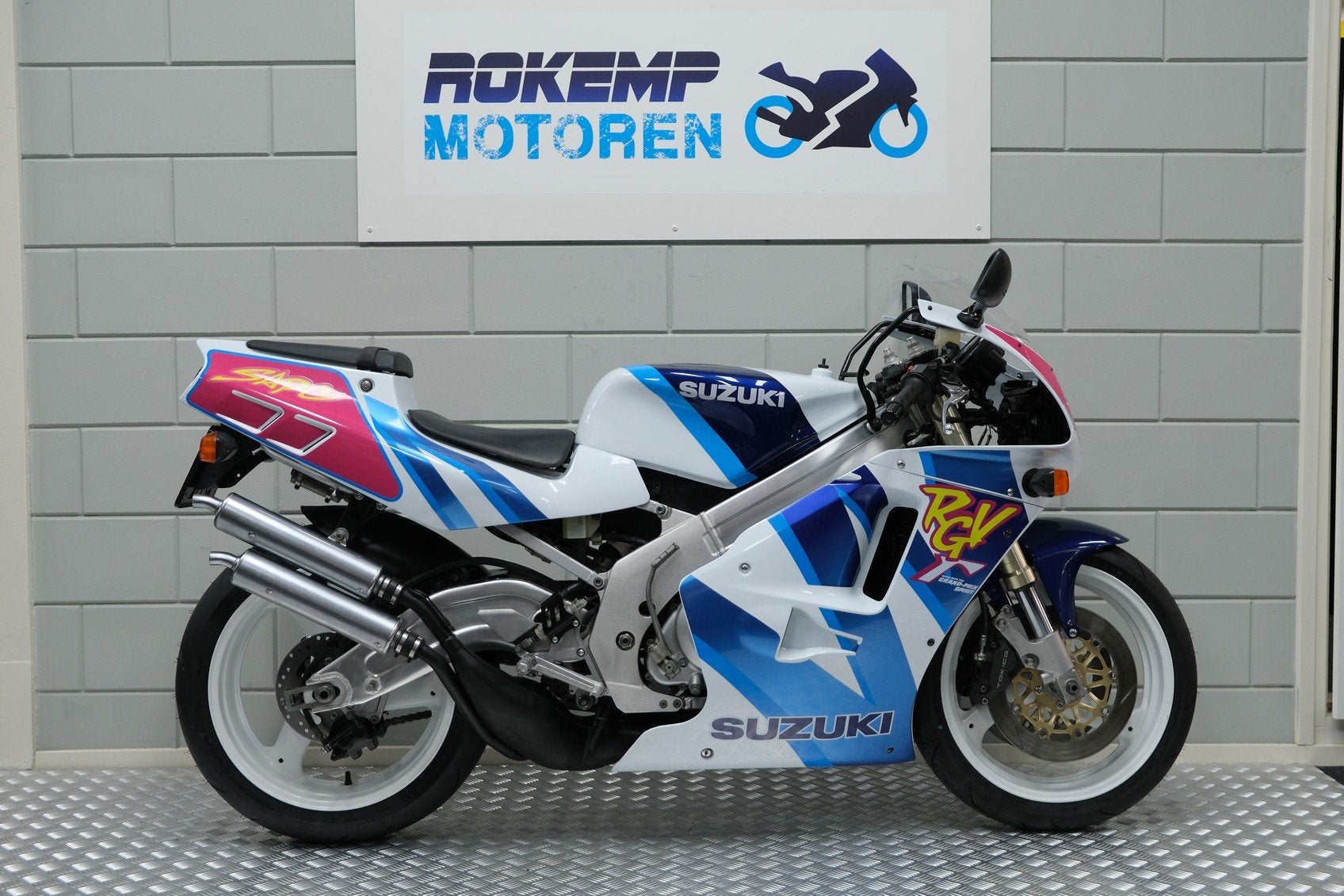 Suzuki RGV 250 (bj 1991), Motoren, Motoren | Oldtimers, Super Sport, Hoegee Suzuki Center BV, Info@hoegeesuzukicenter.nl, Koningstraat 88
6654 AH  AFFERDEN, NL