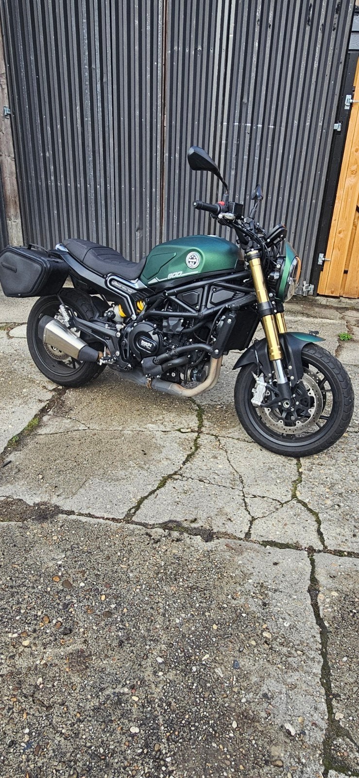Benelli Leoncino 800 - Groen - 2024, Motoren, Occasion, Meer dan 35 kW, Minimaal motorrijbewijs A2, Handgeschakeld