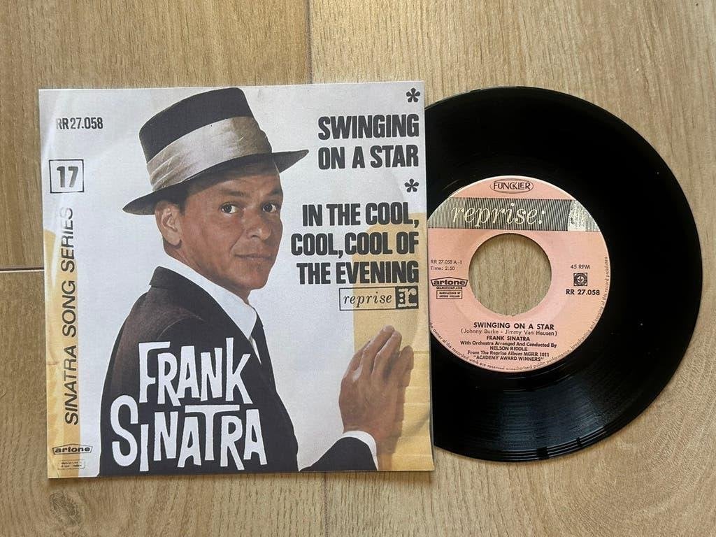 VINYL SINGLE Frank Sinatra - Swinging On A Star, Gebruikt, 7 inch, Ophalen of Verzenden, Pop