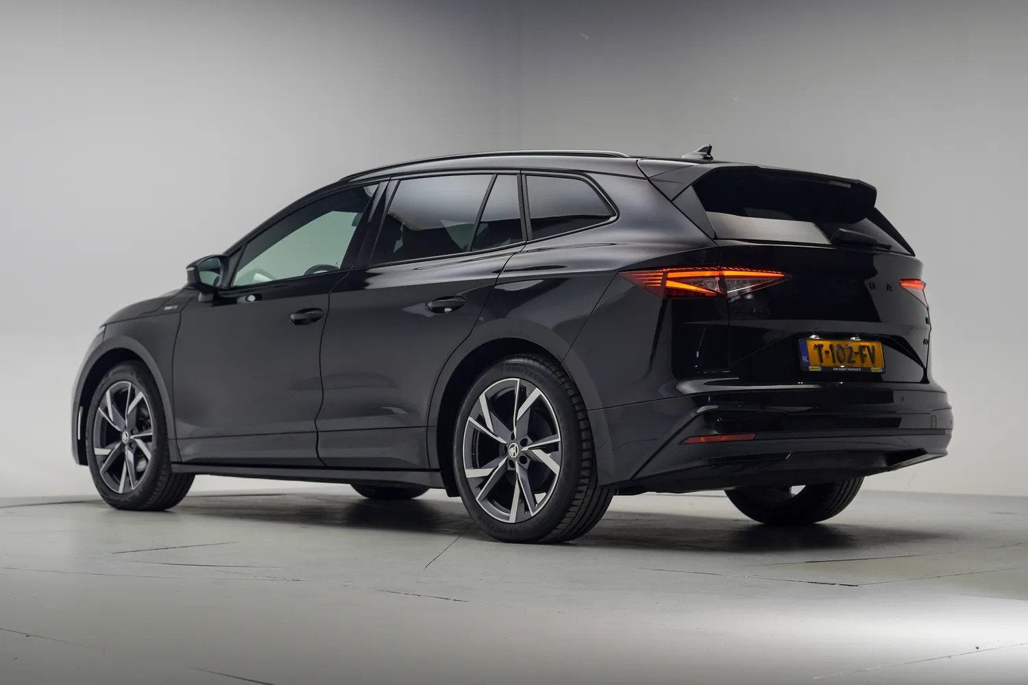 Skoda Enyaq iV 80 Sportline 3-Fase [ Navi Half-leder Camera, Auto's, 0 cilinders, Gebruikt, Zwart, SUV of Terreinwagen