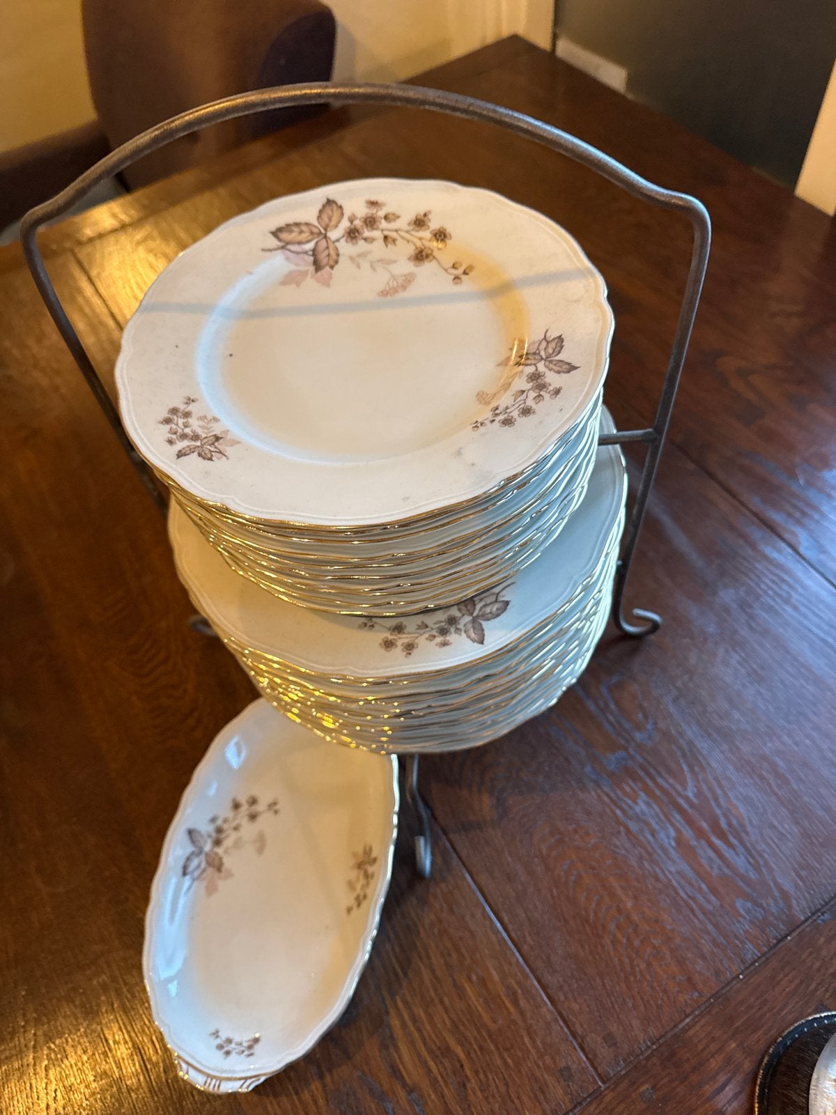Oud servies: 12 grote borden, 10 ontbijtborden, 2 schalen, Antiek en Kunst, Ophalen