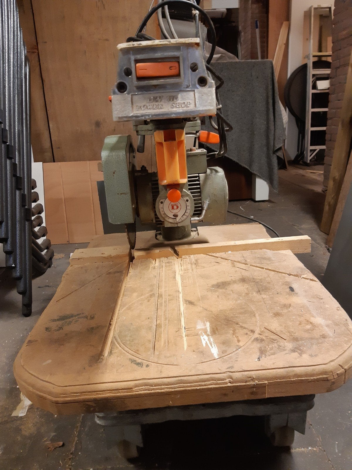 Dewalt Afkortzaag - Krachtige en Betrouwbare Zaagmachine, Doe-het-zelf en Verbouw, Gereedschap | Zaagmachines, Ophalen, Gebruikt
